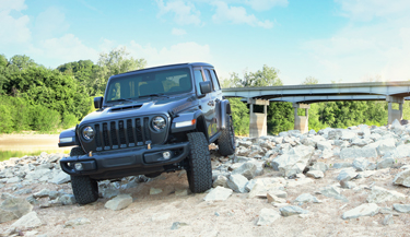 La pellicule de protection de peinture Platinum Extra protège la Jeep en tout-terrain. 